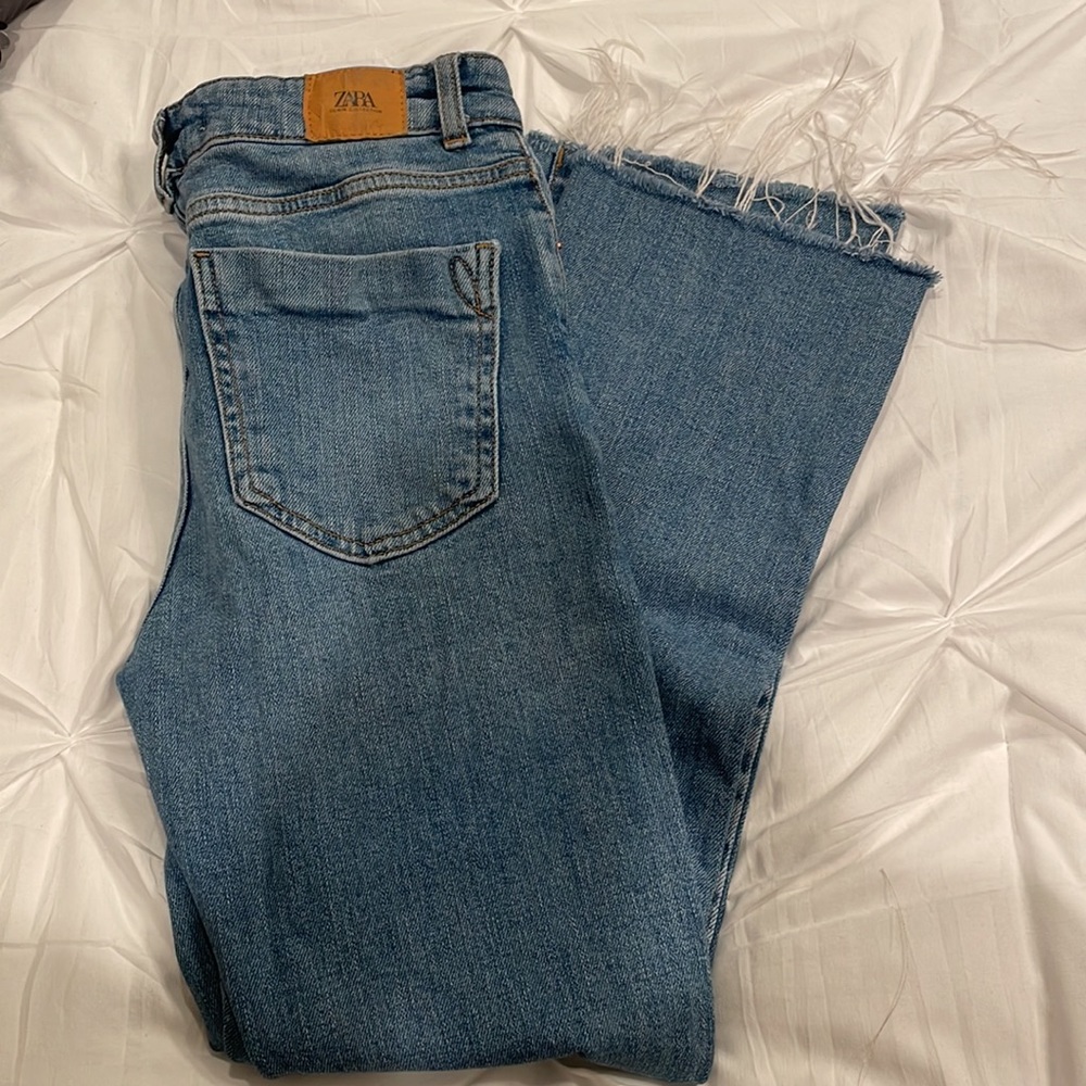 Zara Straight Leg Cropped Jeans